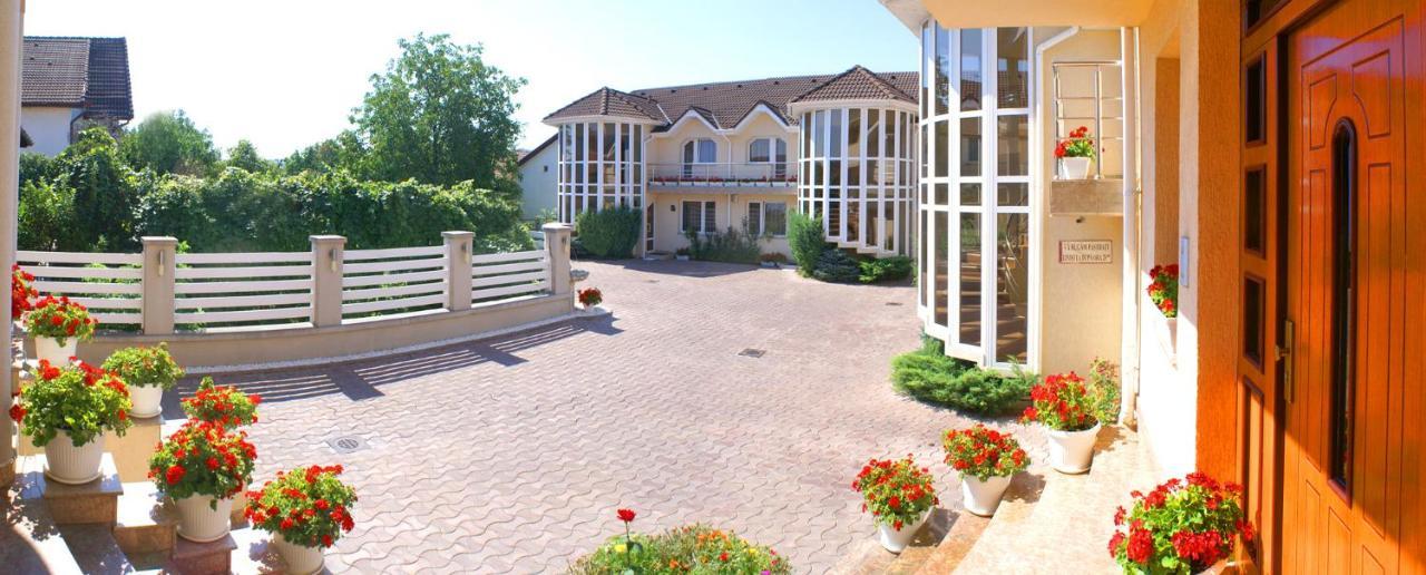Villa Brussels 德瓦 外观 照片